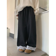 批发现！实拍 韩系宽松丝绒拼接花边打底上衣+加绒蕾丝花边牛仔裤套装