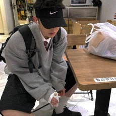 批发灰色<b class='q'>简约</b>基础款v领卫衣男生学院风宽松百搭休闲重磅套头上衣