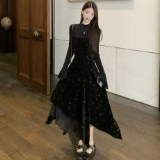 批发不规则设计韩系赫本连衣裙女秋冬新款拼接丝绒收腰遮胯针织小黑裙
