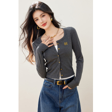 批发实拍◆2026年新款精致学院风圆领短款刺绣针织开衫外套