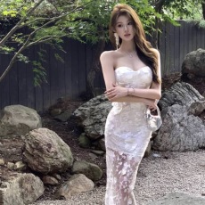 批发法式气质名媛性感<b class='q'>一字肩</b>抹胸连衣裙网纱花朵修身包臀宴会礼服长裙