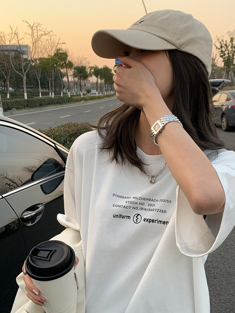 있음 선적 원본 발 코드 대외 무역 새로운 여름 반팔 티셔츠 여성 한국 스타일 느긋한 하라주쿠 맨위 chic 항구