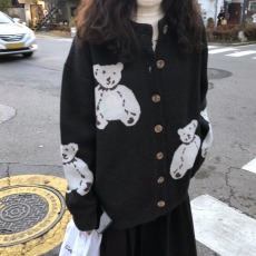 批发秋冬韩国新款卡通宽松大码小熊开衫加厚毛衣女AA
