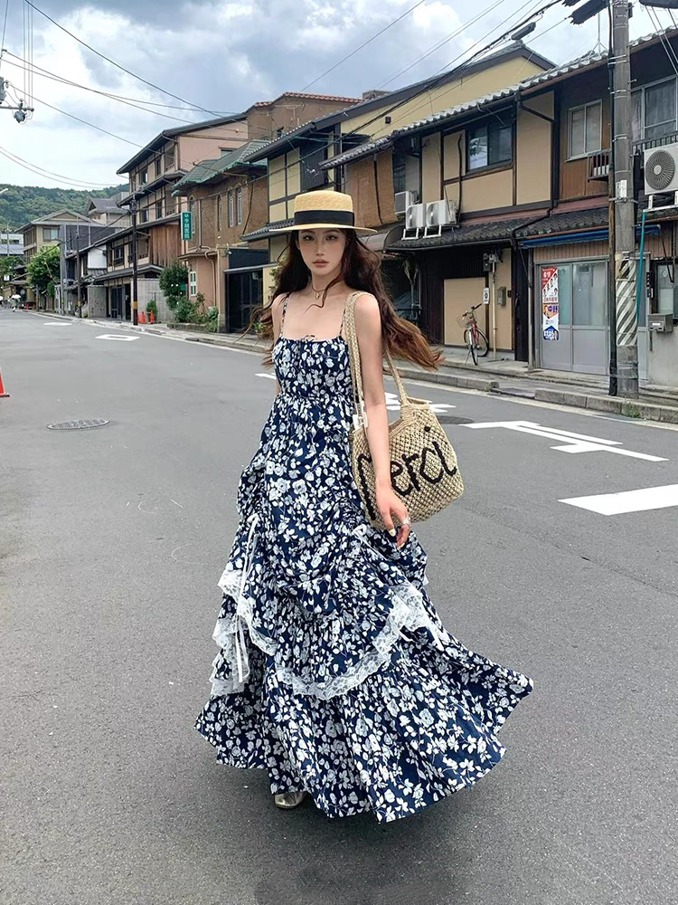 FA33168# 法式设计感藏青色底白色蔷薇碎花吊带连衣裙气质长裙 服裝批發女裝批發服飾貨源