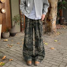 批发春秋季美式街头<b class='q'>嘻哈</b>迷彩工装牛仔裤男潮牌宽松褶皱阔腿裤