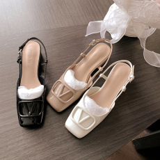 批发苏茵茵同款 黛尔<b class='q'>公主</b>~方头V扣包头真皮后空平底凉鞋女夏季通勤鞋