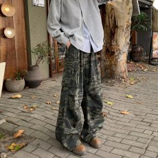 批发春秋季美式街头<b class='q'>嘻哈</b>迷彩工装牛仔裤男潮牌宽松褶皱阔腿裤