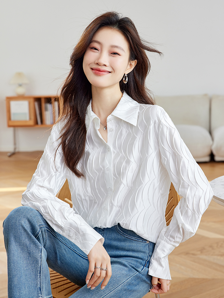 2026 가을 새로운 실광택 새틴 질감 3 차원 물결 무늬 압력 주름 질감 루즈핏 폴로 칼라 긴팔 셔츠