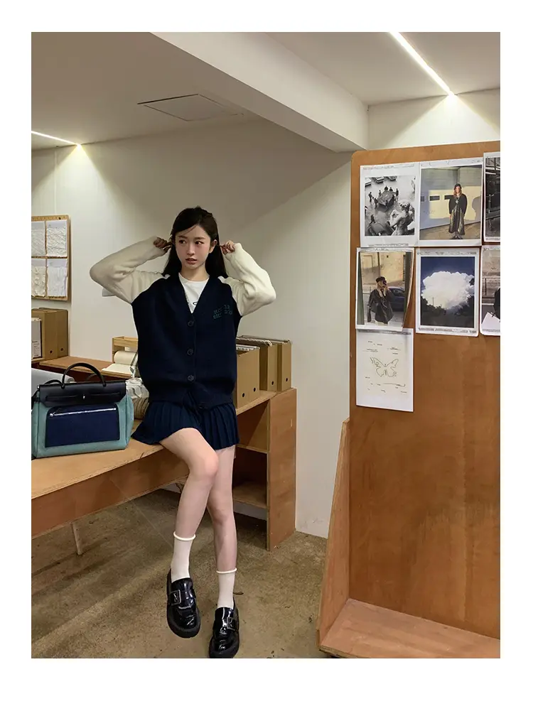 프레피 스타일 배색 V넥 울 니트 가디건 상세 이미지 8