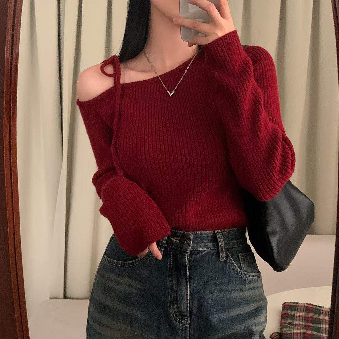 신년 빨간색 작은 대중 불규칙 비스듬한 칼라 오프숄더 레이스업 몸매 가꾸기 슬림해 보이는 긴팔 니트 스웨터 여자 가을 겨울 맨위