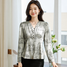 批发实拍2026秋季新款女长袖V领时尚印花上衣休闲褶皱弹力开叉小衫