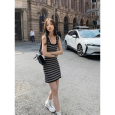 批发天猫抖音质量设计感短款<b class='q'>条纹</b>背心裙女夏季显瘦时尚百搭U领连衣裙