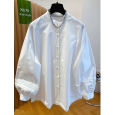 2026新款高级感宽松休闲棉质灯笼袖上衣漂亮珍珠扣白色衬衫女长袖