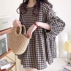 批发夏装新款大码<b class='q'>女</b>装通勤宽松蕾丝边彩扣棉麻衬衫娃娃衫
