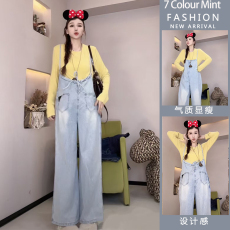 批发2026孕妇装新款<b class='q'>背带裤</b>前后两穿时尚阔腿牛仔裤+黄色长袖上衣套装