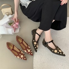 批发米庭尖头单鞋女2026<b class='q'>春</b>夏串珠配裙子水钻平底舒适柳钉软底玛丽珍鞋
