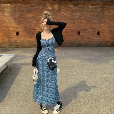 批发微胖女生复古<b class='q'>波点</b>碎花<b class='q'>连衣裙</b>夏度假风修身甜美气质包臀吊带长裙子