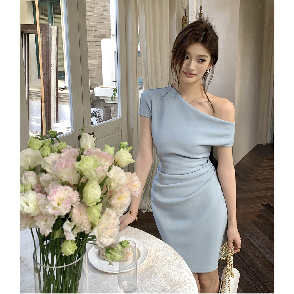 실사 2026 봄 여름 새로운 품격 비스듬한 어깨 백리스 여성 드레스 신축성 주름 몸매 가꾸기 섹시함 타이트 스커트 미니 스커트