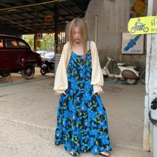 批发微胖慵懒海边度假风蓝色碎花吊带<b class='q'>连衣裙</b>性感显瘦气质夏季复古长裙