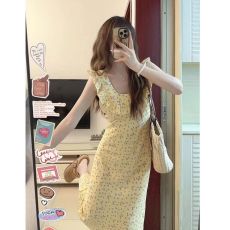 法式复古碎花连衣裙中长款气质度假方领荷叶边裙子女夏季新款长裙