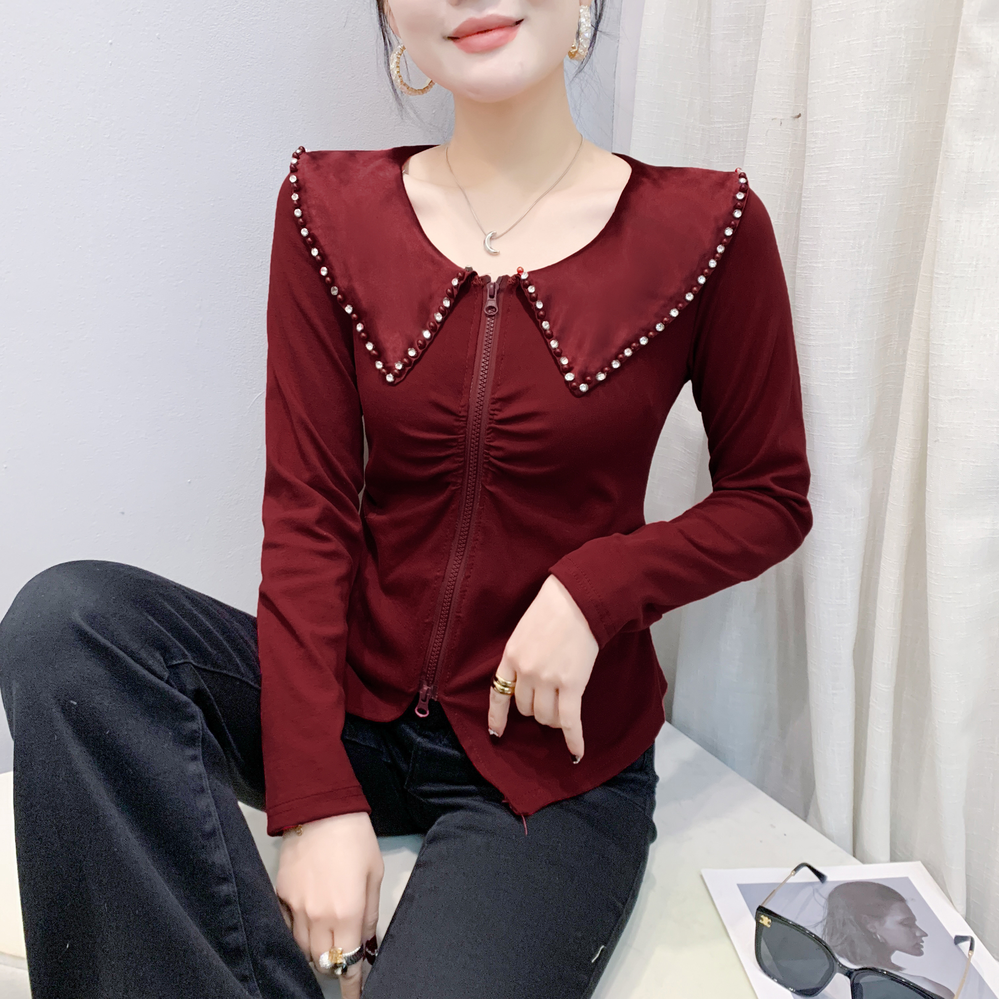 실사 2026 봄 새로운 패션 품격 몸매 가꾸기 슬림해 보이는 베이비 칼라 긴팔 비즈 박기 지퍼 섹션 티셔츠 작은 셔츠