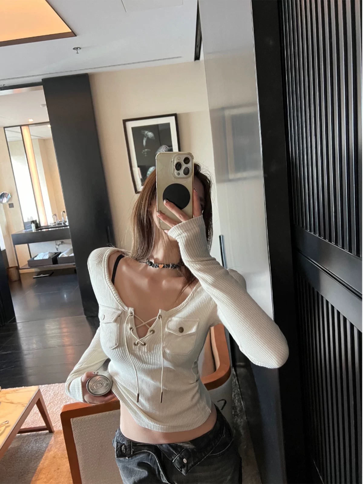xinlei lin 고대 복장 스토어 레트로 핫걸 반 개방 칼라 디자인 센스 스트랩 긴팔 티셔츠 맨위