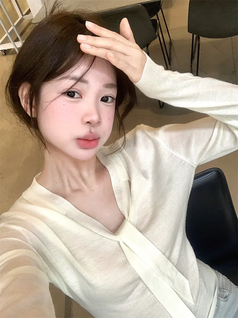 니트 탑 V넥 끈 디자인 상세 이미지 1