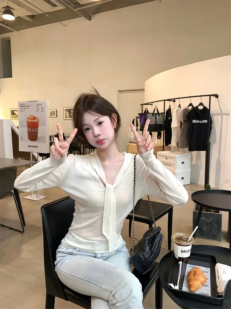 니트 탑 V넥 끈 디자인 상세 이미지 5
