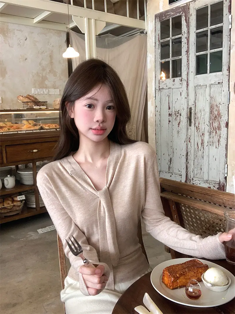 니트 탑 V넥 끈 디자인 상세 이미지 14