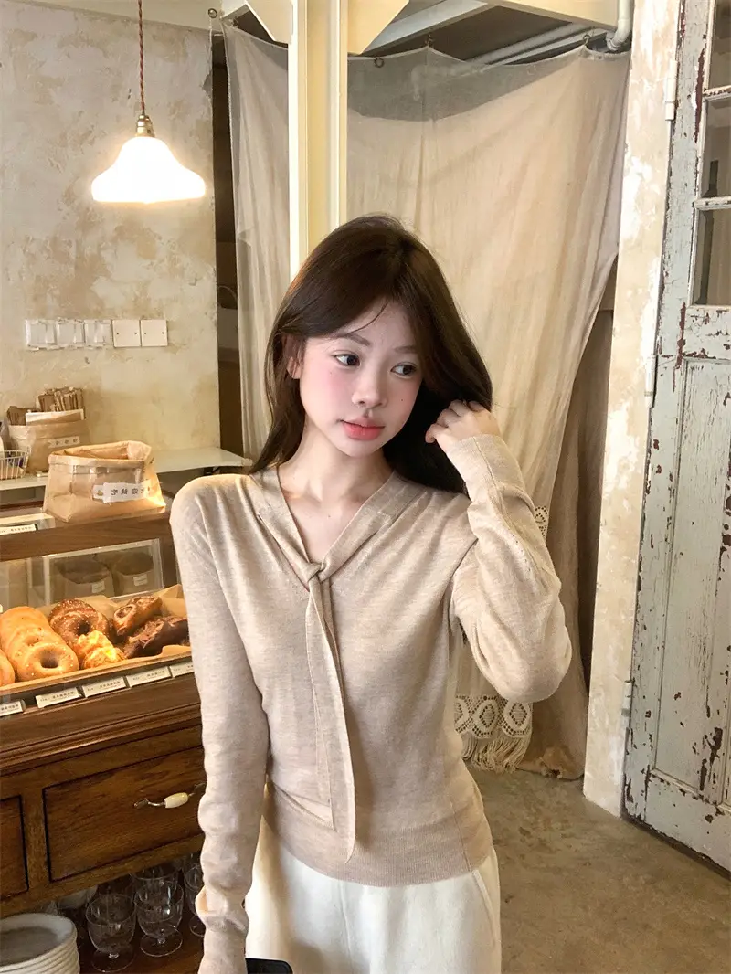 니트 탑 V넥 끈 디자인 상세 이미지 19