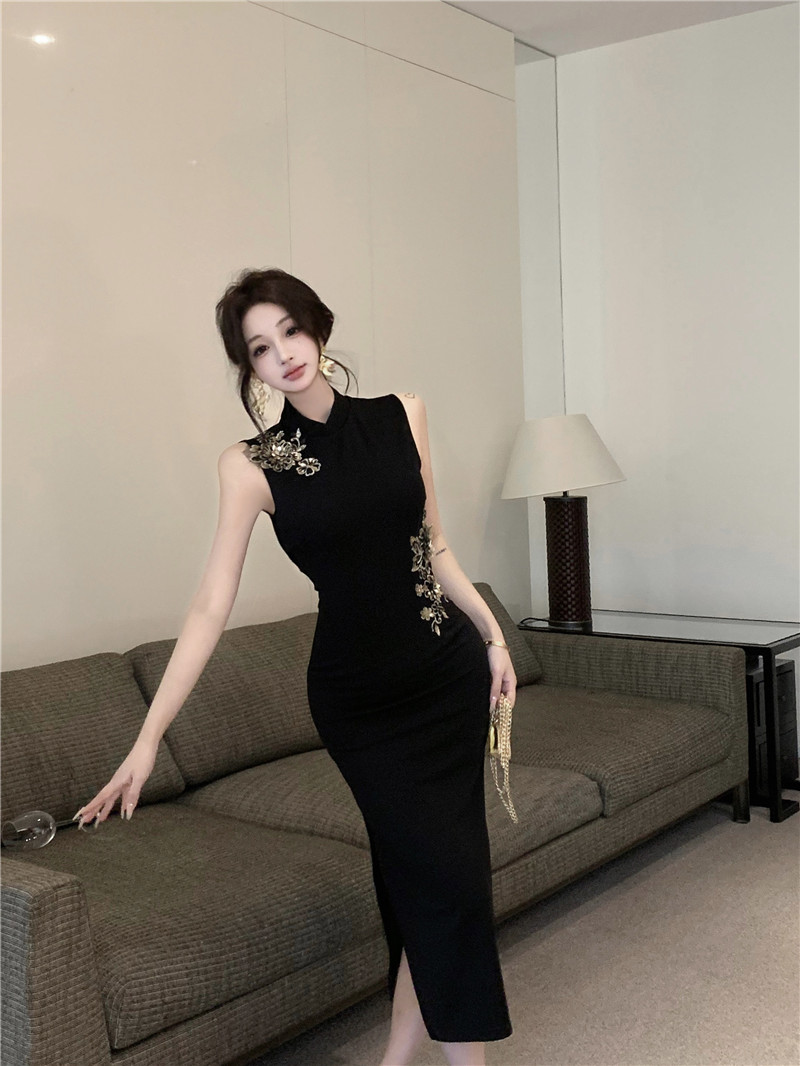 立体刺绣花朵开叉包臀连衣裙 服裝批發女裝批發服飾貨源
