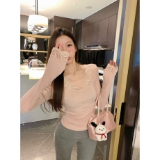 批发实拍实价 早春韩版气质温柔<b class='q'>蕾丝</b>花边拼接方领修身长袖打底<b class='q'>T</b><b class='q'>恤</b>上衣