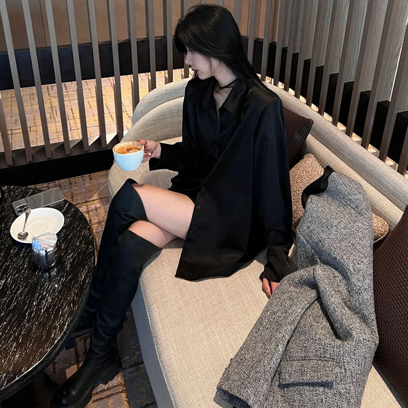 경관 그림 고급 센스 빛 요리 한 로얄 자매 바람 새틴 검정색 셔츠 봄 가을 2026 품격 출퇴근 디자인 센스 맨위