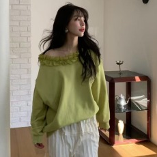 批发有货~chic<b class='q'>韩国</b>“温柔花瓣”花边领斜肩<b class='q'>卫衣</b>木耳边褶皱慵懒设计感