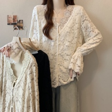 批发实拍 大码女装2026秋季新款小众时尚蕾丝花边宽松排扣长袖小衫