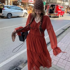 批发大码法式复古深V绑带连衣裙收腰蕾丝花边长裙长袖显瘦红色茶歇裙