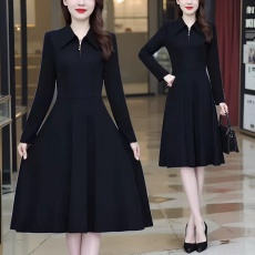 批发2025秋新款<b class='q'>大码</b>长袖Polo领黑色打底连衣裙胖mm收腰显瘦遮肉中长裙