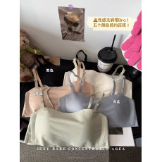 批发实拍实价夏季无钢圈小胸聚拢<b class='q'>文胸</b>防滑抹胸可拆卸无肩带<b class='q'>隐形</b>内衣