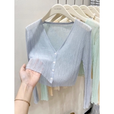 批发法式v领冰丝<b class='q'>针织</b>衫女长袖夏季新款设计感短款防晒<b class='q'>开衫</b>薄款上衣潮