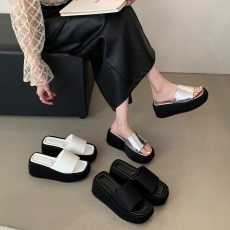 批发欧洲站拖鞋女夏季外穿2025新款真皮厚底增高<b class='q'>英伦</b>风一字方头凉拖鞋