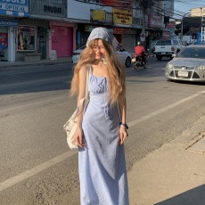 批发微胖复古小清新甜美蓝色格子吊带<b class='q'>连衣裙</b>夏纯欲度假风收腰显瘦长裙