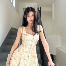 批发法式纯欲风甜辣妹<b class='q'>碎花</b>吊带连衣裙女夏季高腰显瘦休闲<b class='q'>打底裤</b>两件套