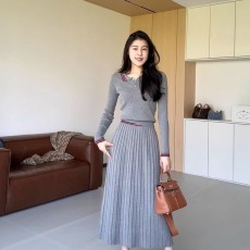 批发2026年春季学院风时尚减龄穿搭<b class='q'>套装</b>女撞色翻领针织衫+高腰百褶裙