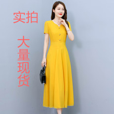 批发实拍2026夏季新款<b class='q'>连衣裙</b>修身气质V领大摆雪纺沙滩连衣长裙