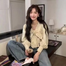 批发奶黄色条纹v领蝴蝶结长袖雪纺衬衫女<b class='q'>夏</b>季防晒衬衣设计感小众上衣