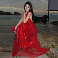 批发实拍新中式高级红色亮片水滴领连衣裙<b class='q'>新娘</b>晨袍名媛轻奢晚会礼服