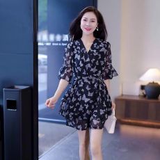 批发网红高档<b class='q'>连衣</b>裙套装女夏季气质显瘦遮肚字碎花雪纺阔腿短<b class='q'>裤</b>两件套