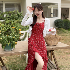 批发2026<b class='q'>春</b>夏新款胖妹妹显瘦绝美红色度假松紧吊带开叉长裙套装防晒