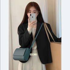 批发2025早秋新款纯色短款学院风西装外套女气质显瘦休闲韩版风上衣女