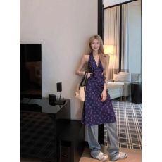 批发法式V领紫色挂脖<b class='q'>连衣裙女</b>夏季气质碎花度假风包臀裙子